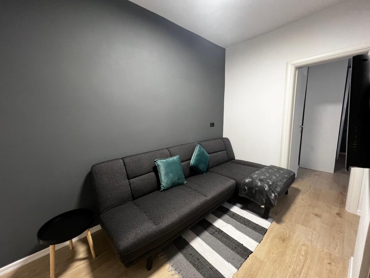 Amion Apartment In Center Of 地拉那 外观 照片